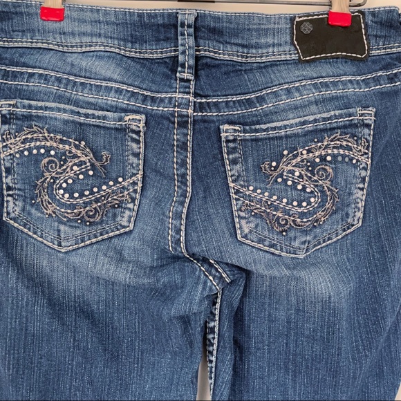 Silver Denim Jeans Embroidered Embellished White Thread Suki Bootcut Size 29x30 - Picture 8 of 14